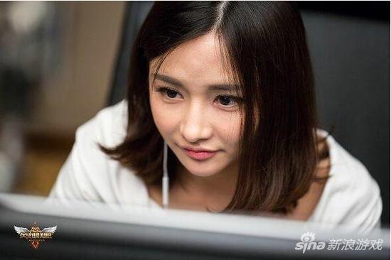 LOL美女主播MISS直播睡觉 引来30万网友围观(图1) 美女主播Miss