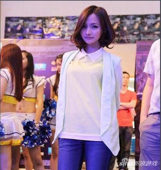 LOL美女主播MISS直播睡觉 引来30万网友围观(图4) 美女主播Miss