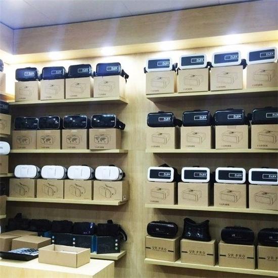 外媒调查中国VR头盔市场 一天分销10000台(图2) 外媒调查中国VR头盔市场 一天分销10000台(图2)